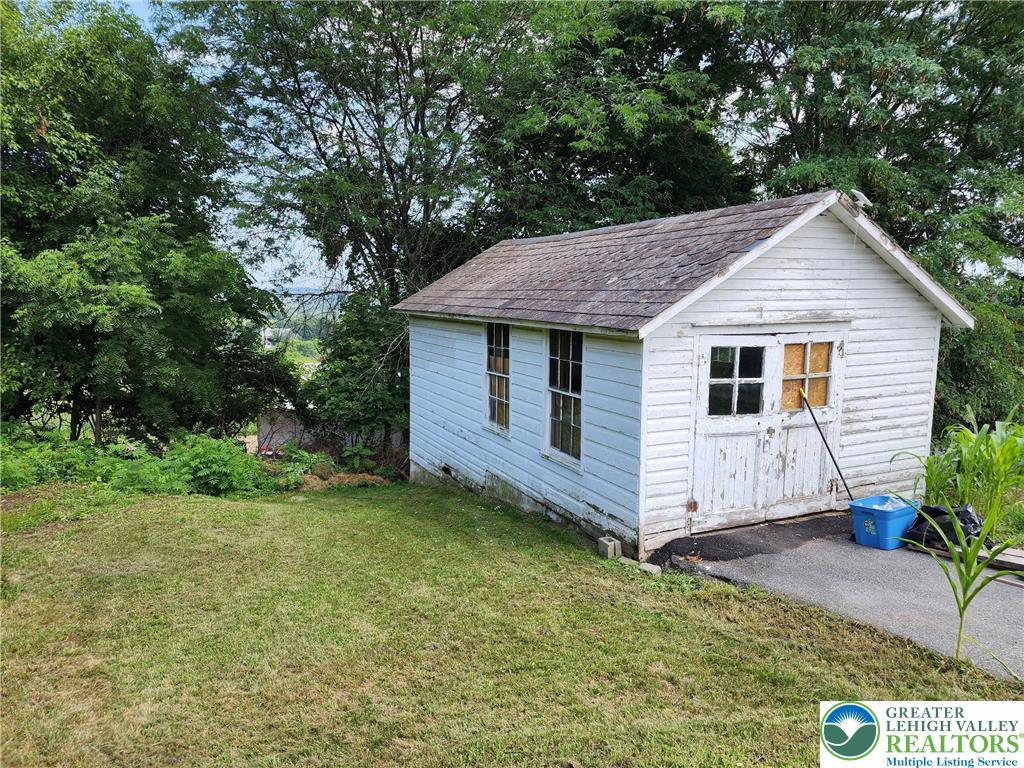 6366 Sullivan Trail Property Photo 4