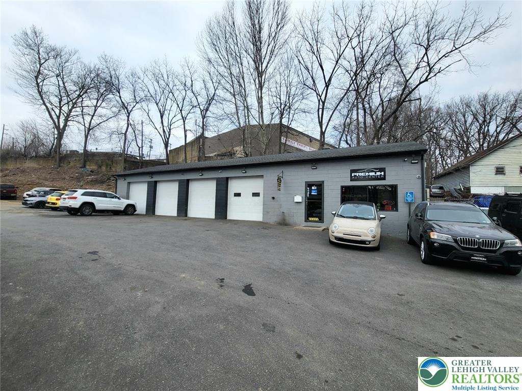 615 Sumner Avenue Property Photo 1