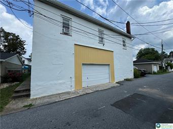 1521 Poplar Street Rear Garage Property Photo 1
