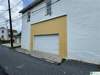 1521 Poplar Street Rear Garage Property Photo 2