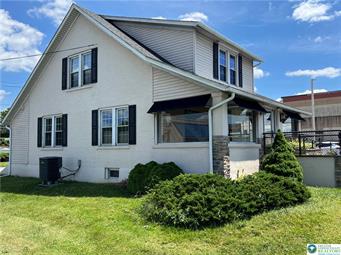 2309 Macarthur Rd Property Photo 3