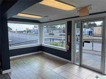 2309 Macarthur Rd Property Photo 5