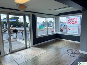 2309 Macarthur Rd Property Photo 6