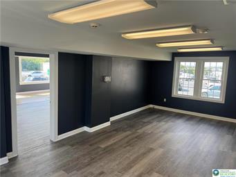 2309 Macarthur Rd Property Photo 9