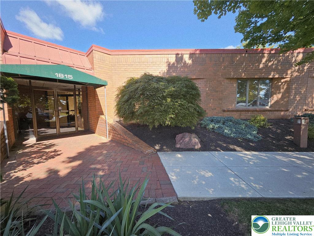 1815 Schadt Avenue Property Photo 1