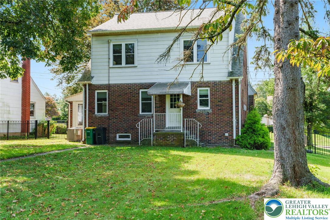 725 East Main Street Property Photo 18