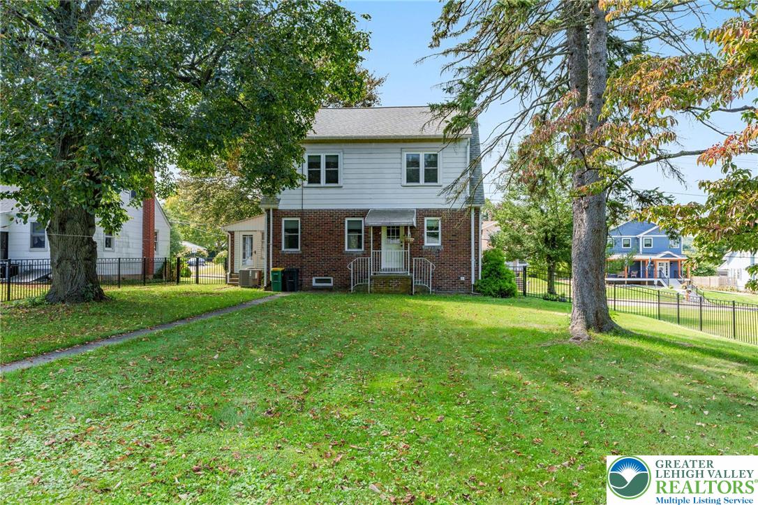 725 East Main Street Property Photo 19
