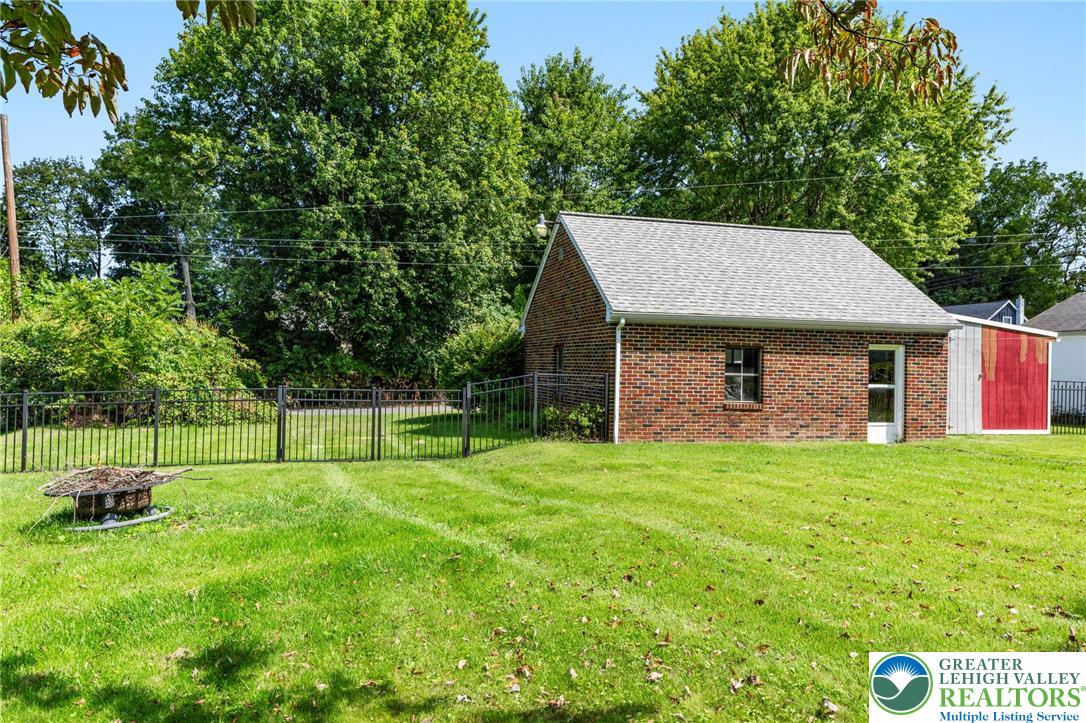 725 East Main Street Property Photo 21
