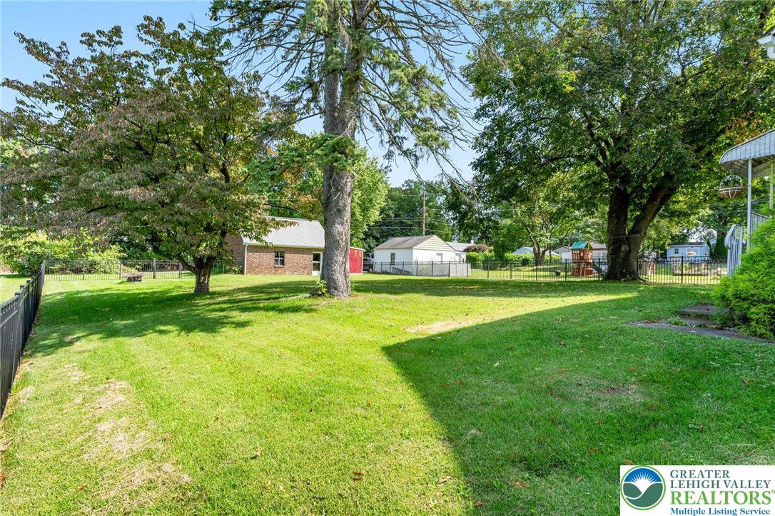 725 East Main Street Property Photo 23