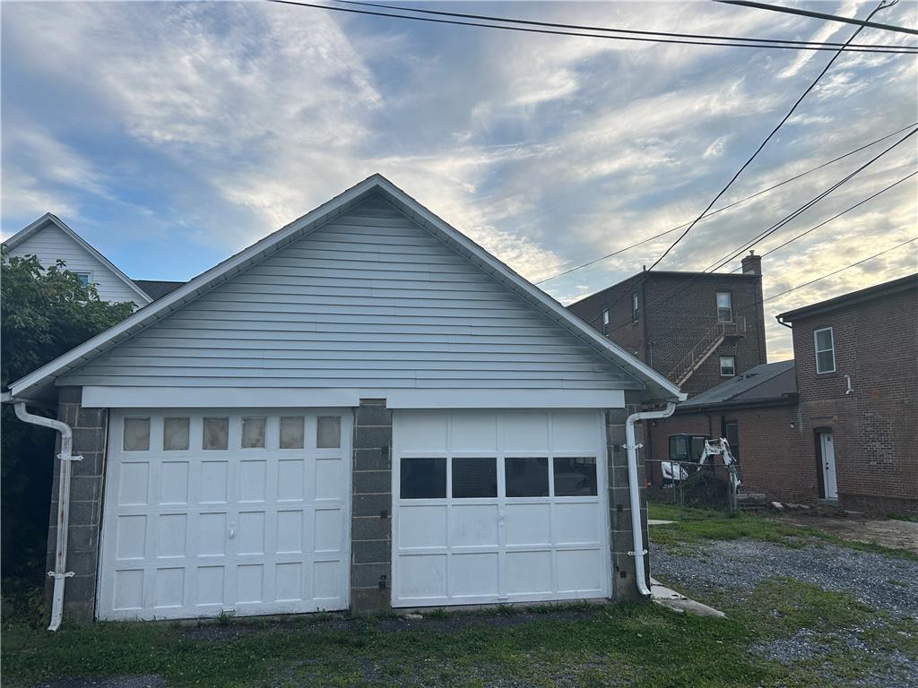 1459 Main Street Garage Property Photo 1