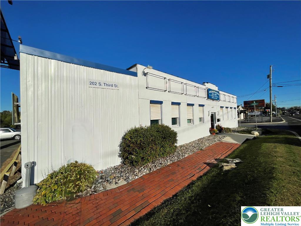 202 3rd Street Property Photo 2