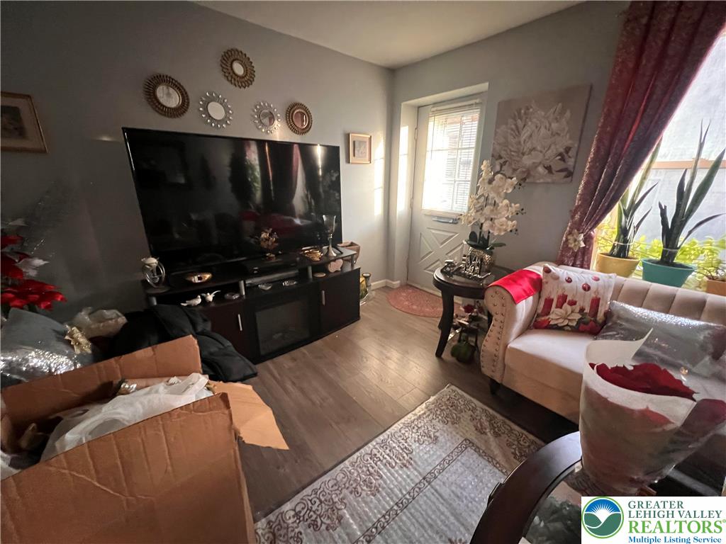 735 Laufer Street Property Photo 5