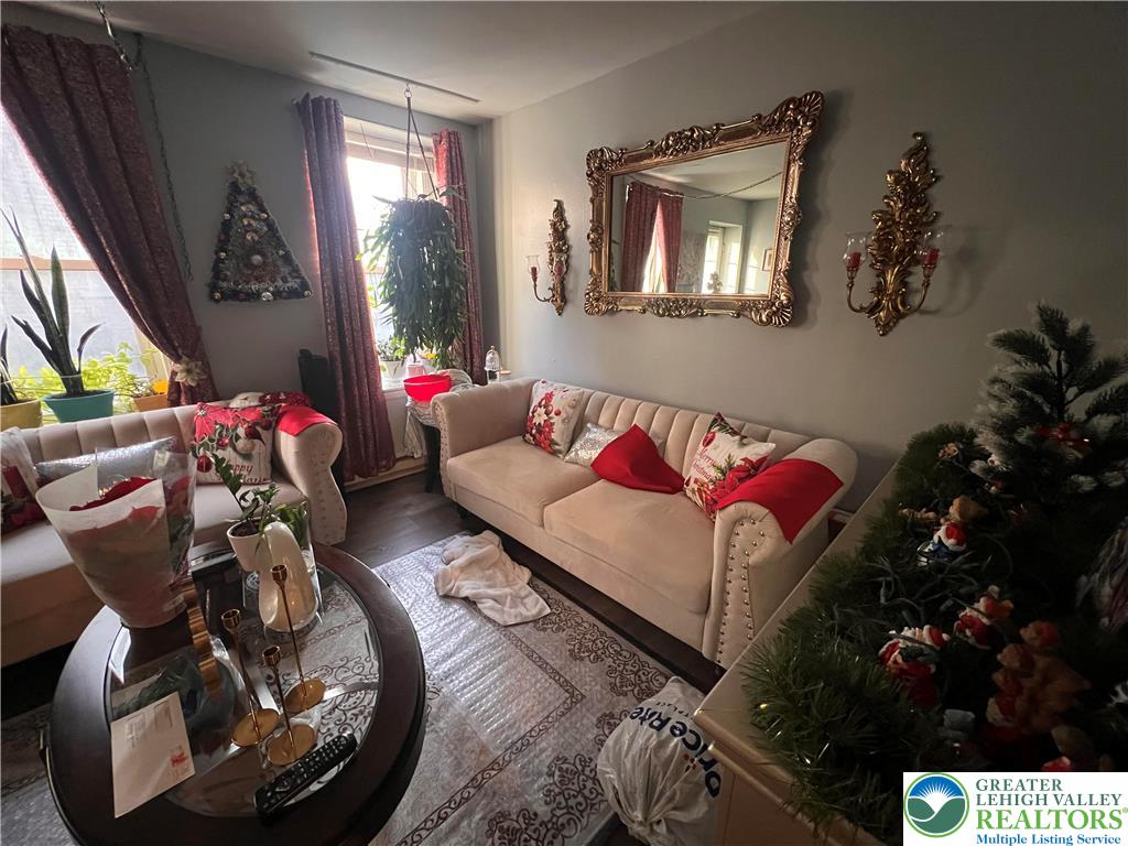 735 Laufer Street Property Photo 7