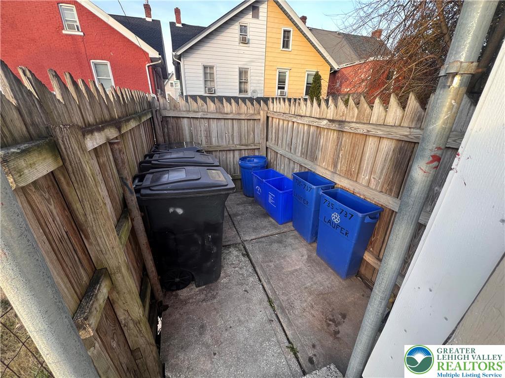 735 Laufer Street Property Photo 17