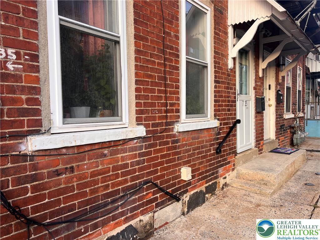 735 Laufer Street Property Photo 18