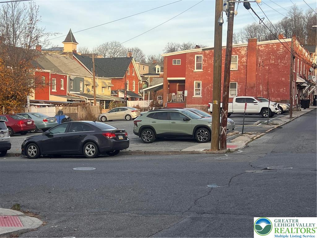 735 Laufer Street Property Photo 22