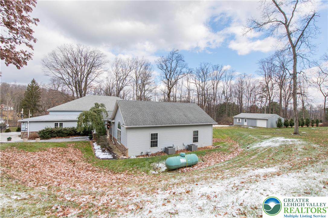 1303 Evergreen Drive Property Photo 4