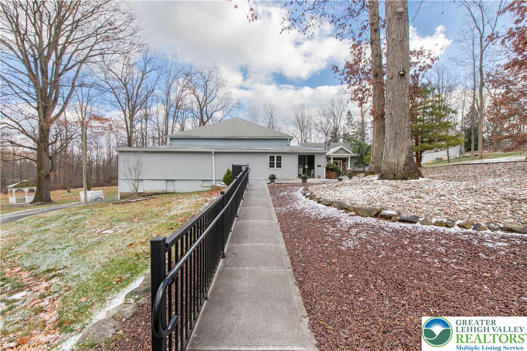 1303 Evergreen Drive Property Photo 8