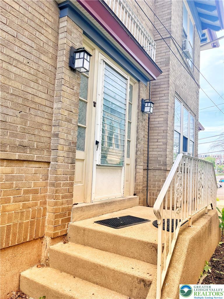 1831 Hamilton Property Photo 6