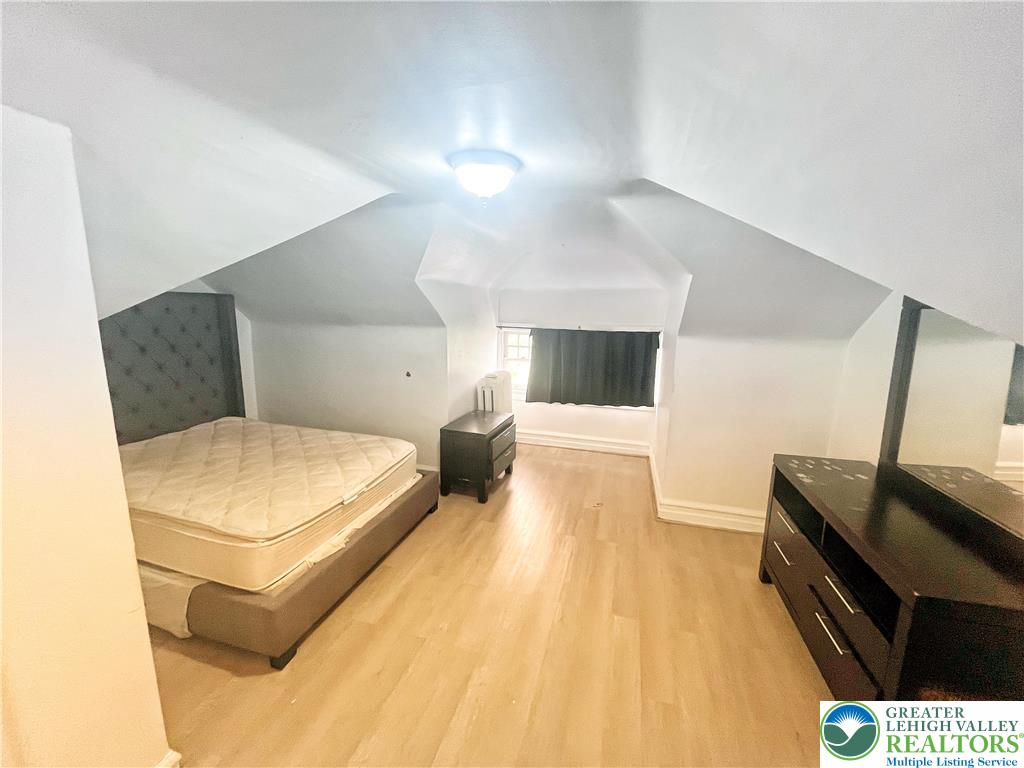 1831 Hamilton Property Photo 38