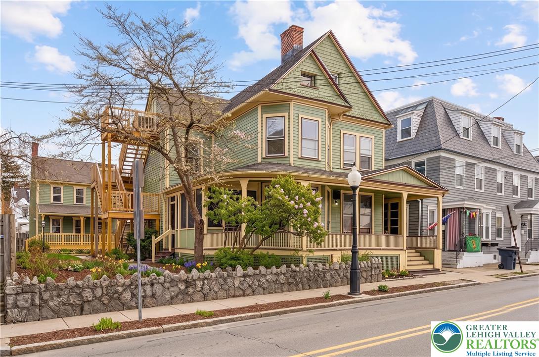 28 1st Street Property Photo 1
