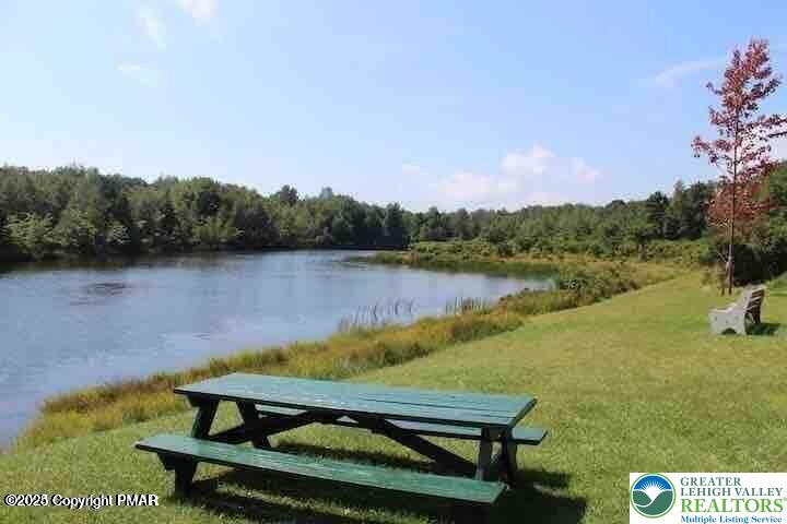 407 Pine Tree Road Property Photo 13