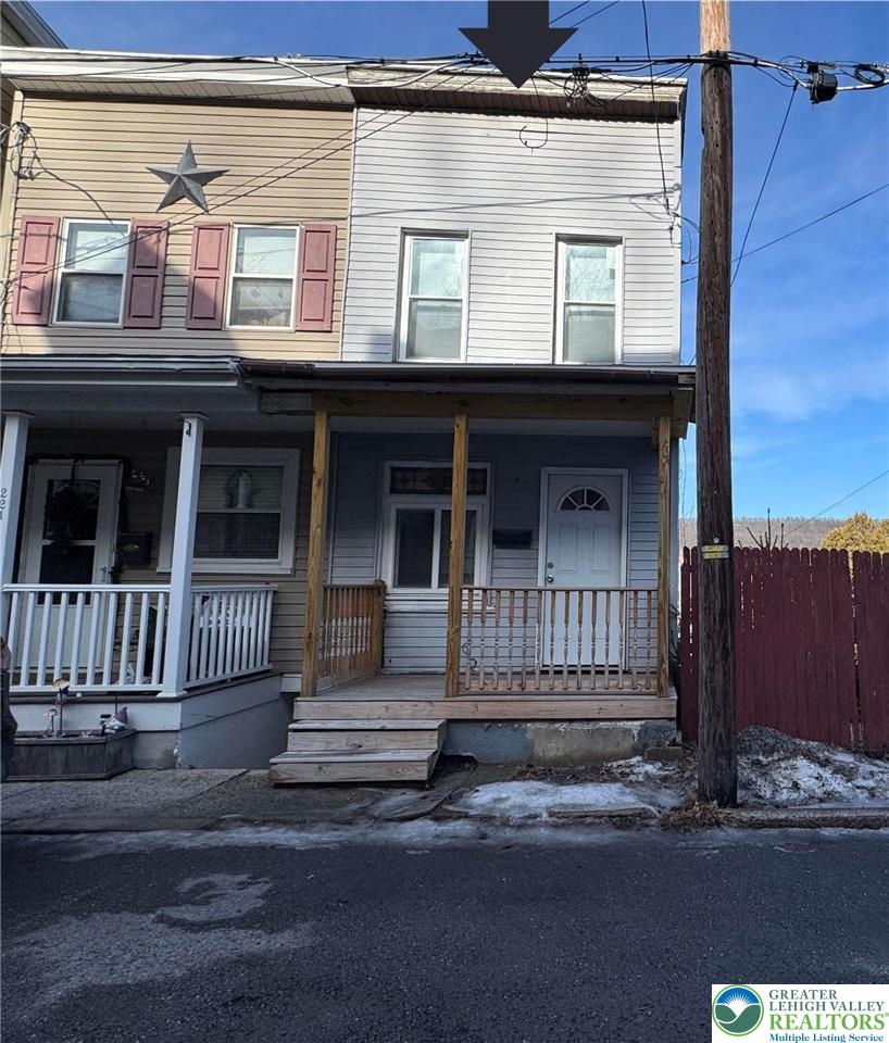 219 West Water Street Property Photo 1