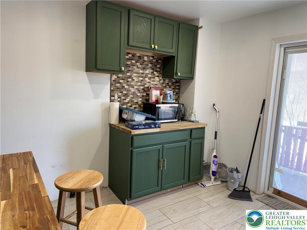 219 West Water Street Property Photo 10