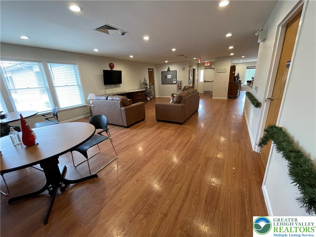 4315 Washington Street Property Photo 2