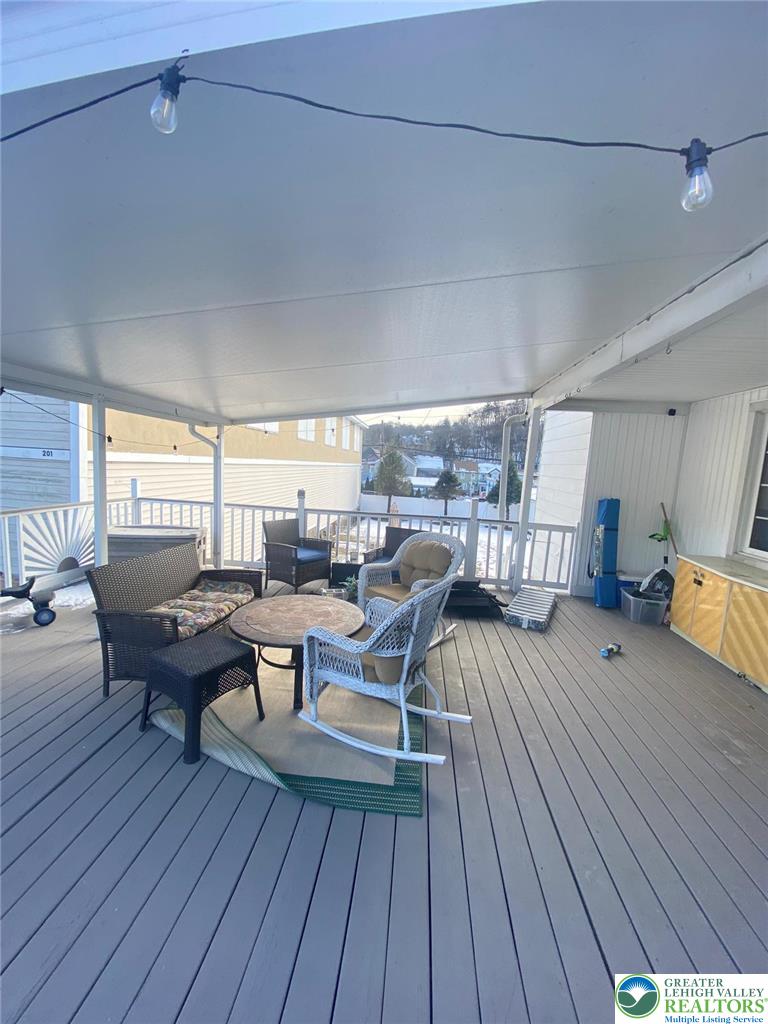 207 Chestnut Street Property Photo 3