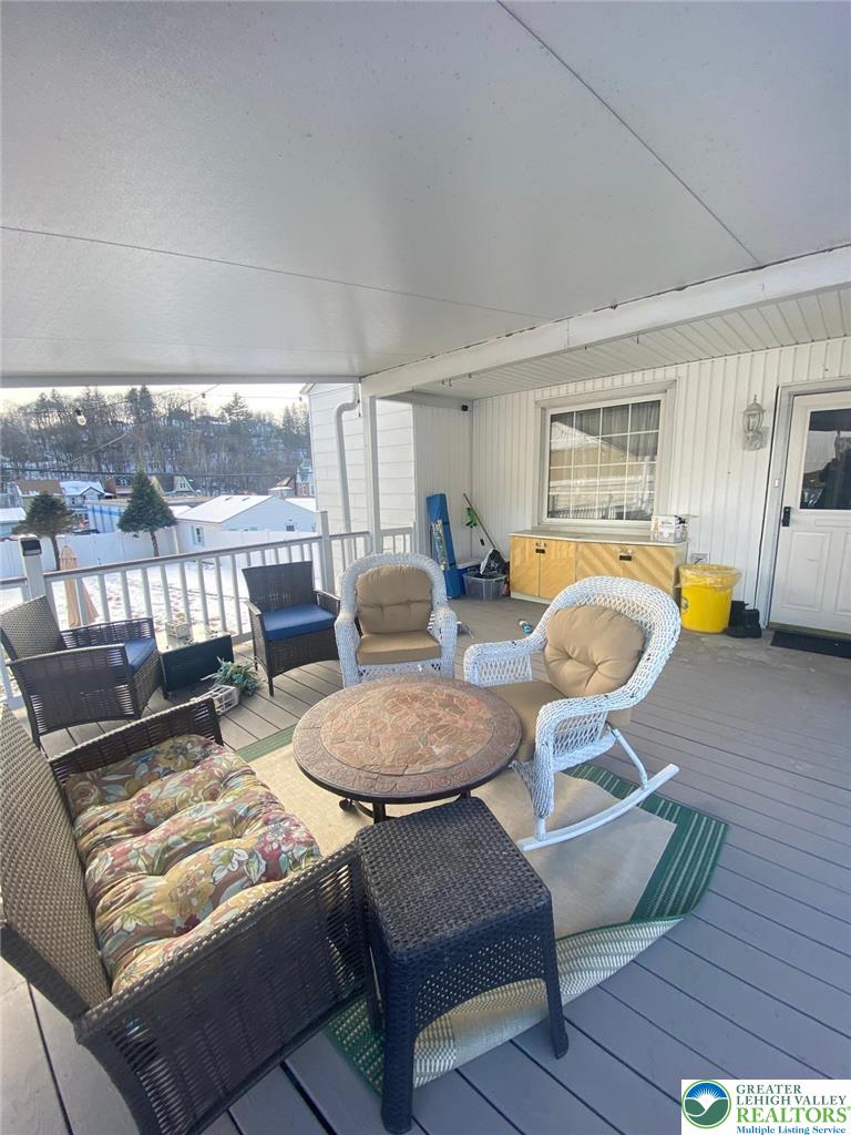 207 Chestnut Street Property Photo 4