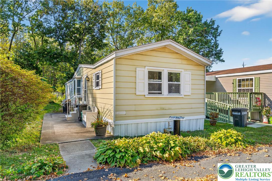 8220 Airport Road 4 Property Photo 1