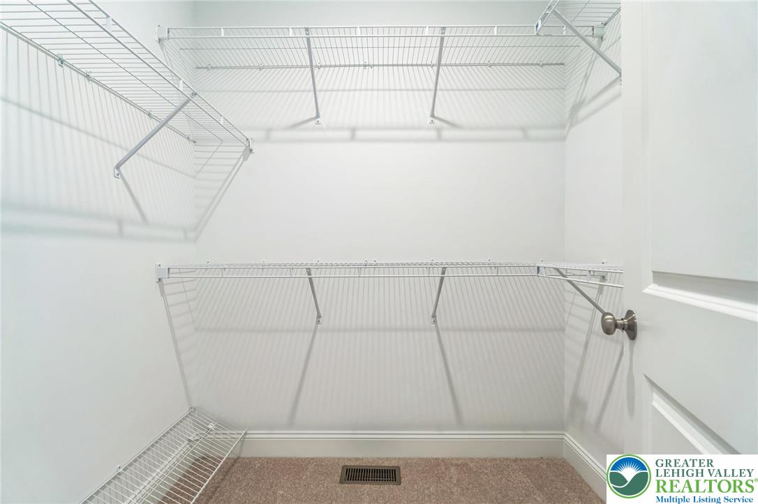 5397 Red Oak Drive Property Photo 8