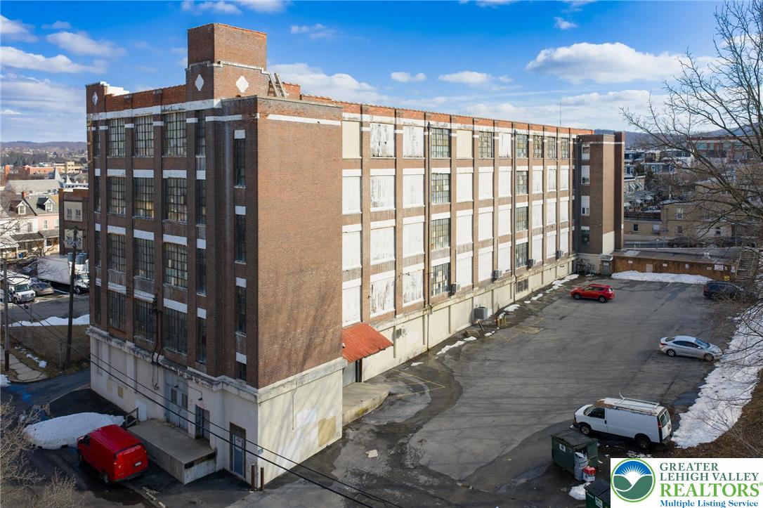 747 Pittston Street Property Photo 1