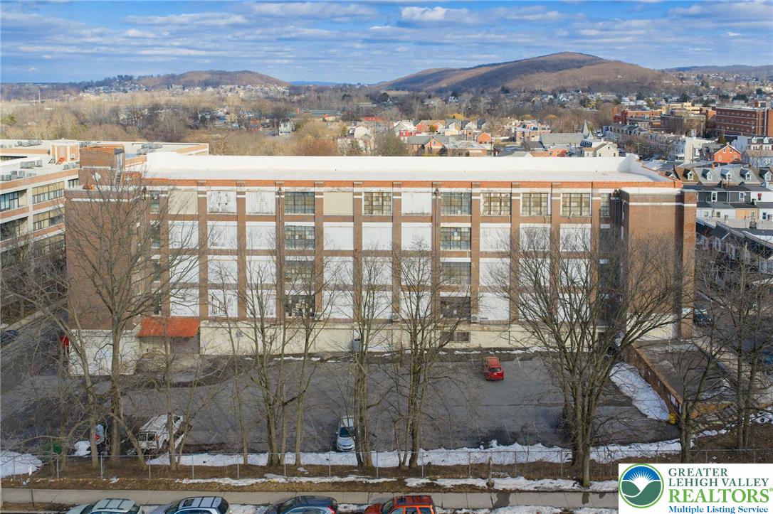 747 Pittston Street Property Photo 3