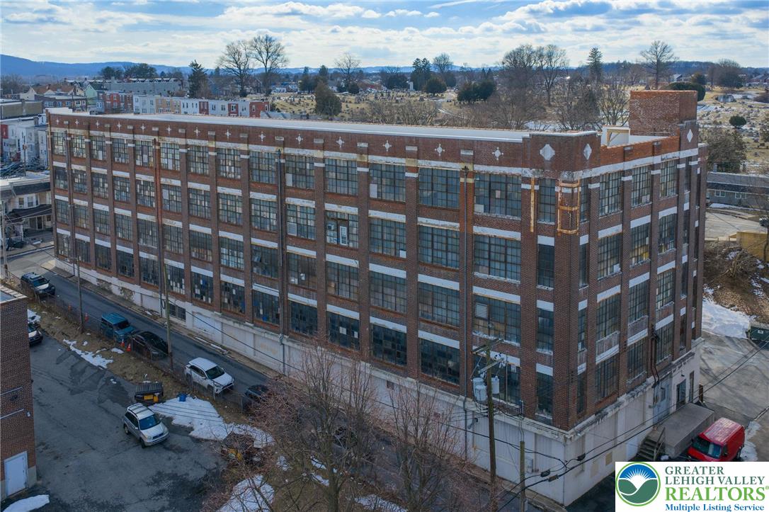 747 Pittston Street Property Photo 8