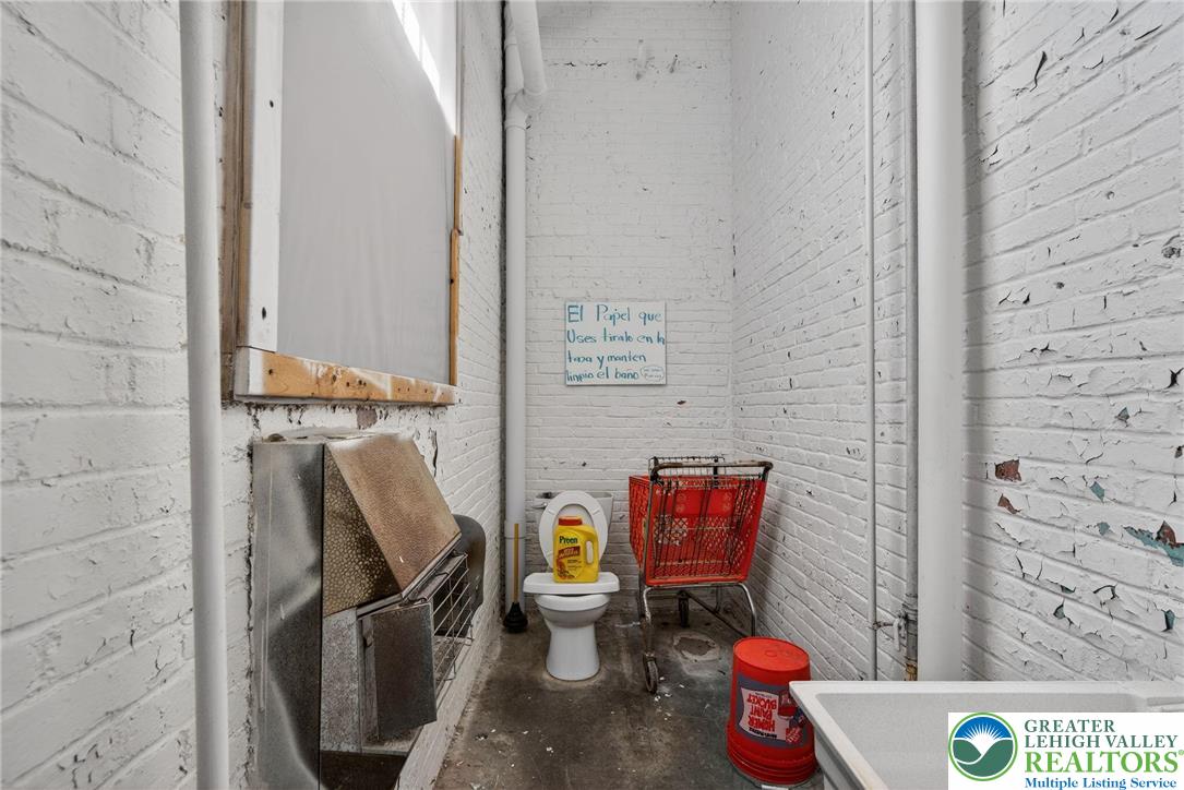 747 Pittston Street Property Photo 25