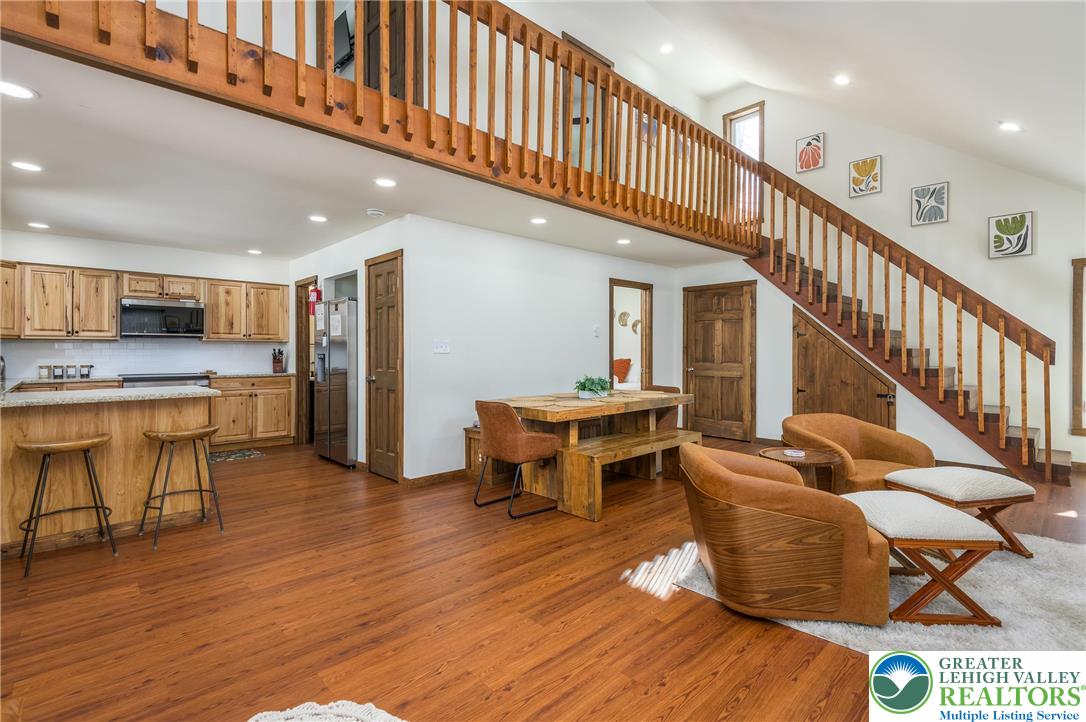 2206 Chatham Court Property Photo 4