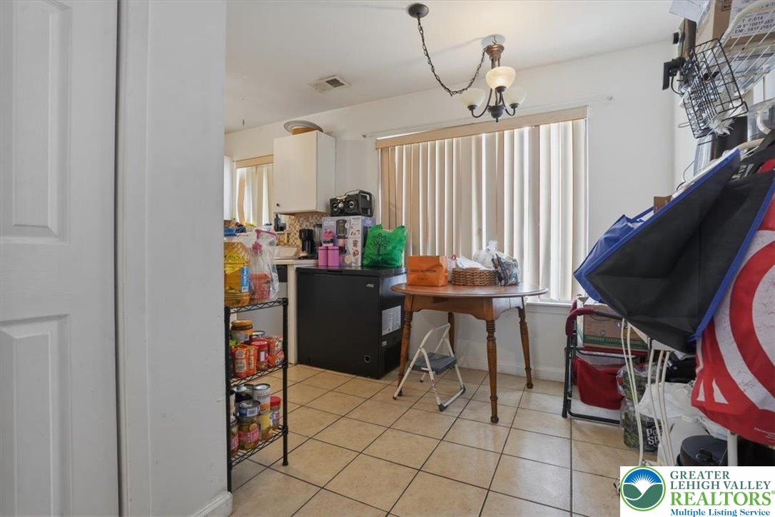 3322 Windermere Drive Property Photo 12