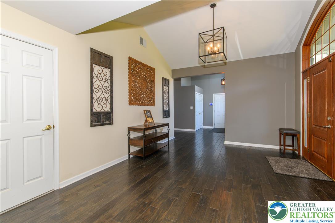 2100 Fox Hollow Lane Property Photo 6
