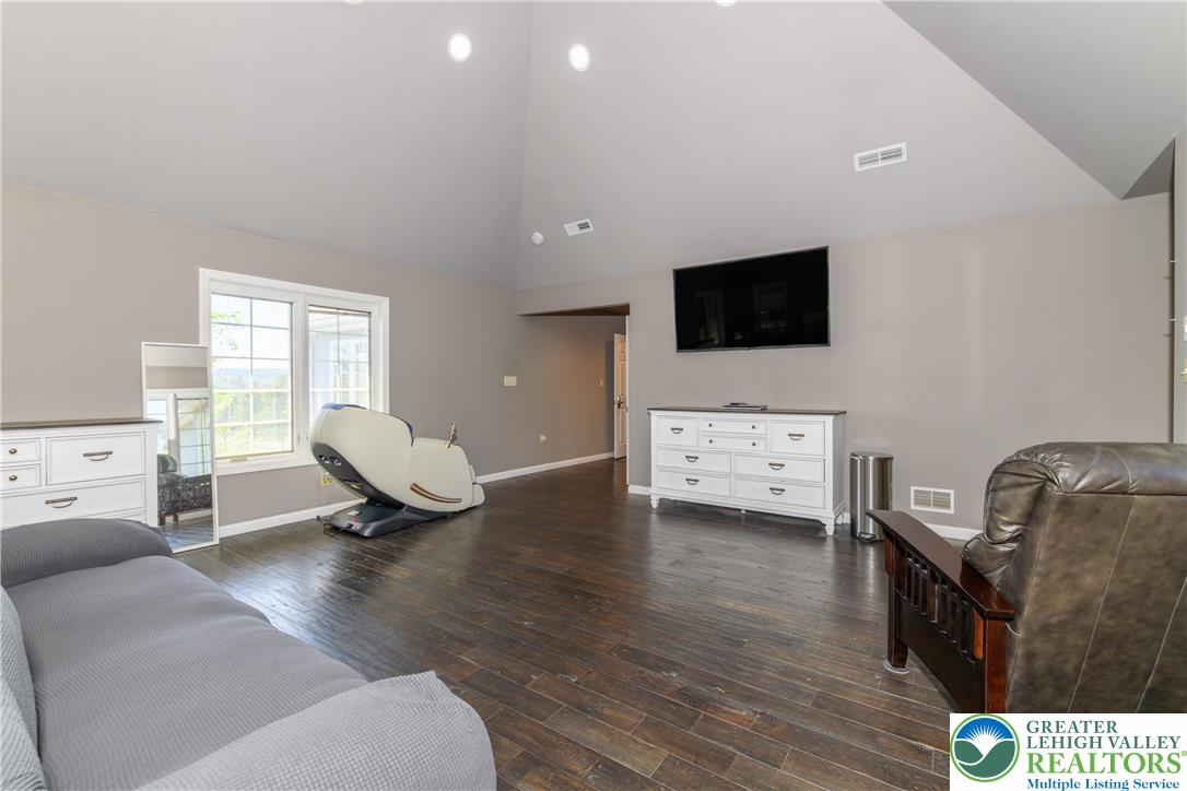 2100 Fox Hollow Lane Property Photo 35