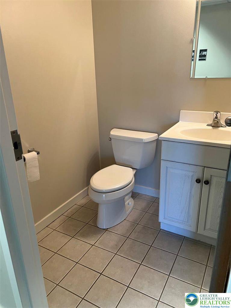 200 Kelly Road B Property Photo 10