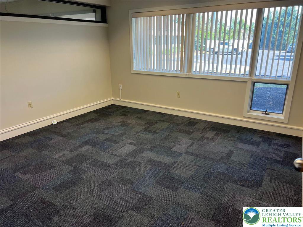 200 Kelly Road B Property Photo 11
