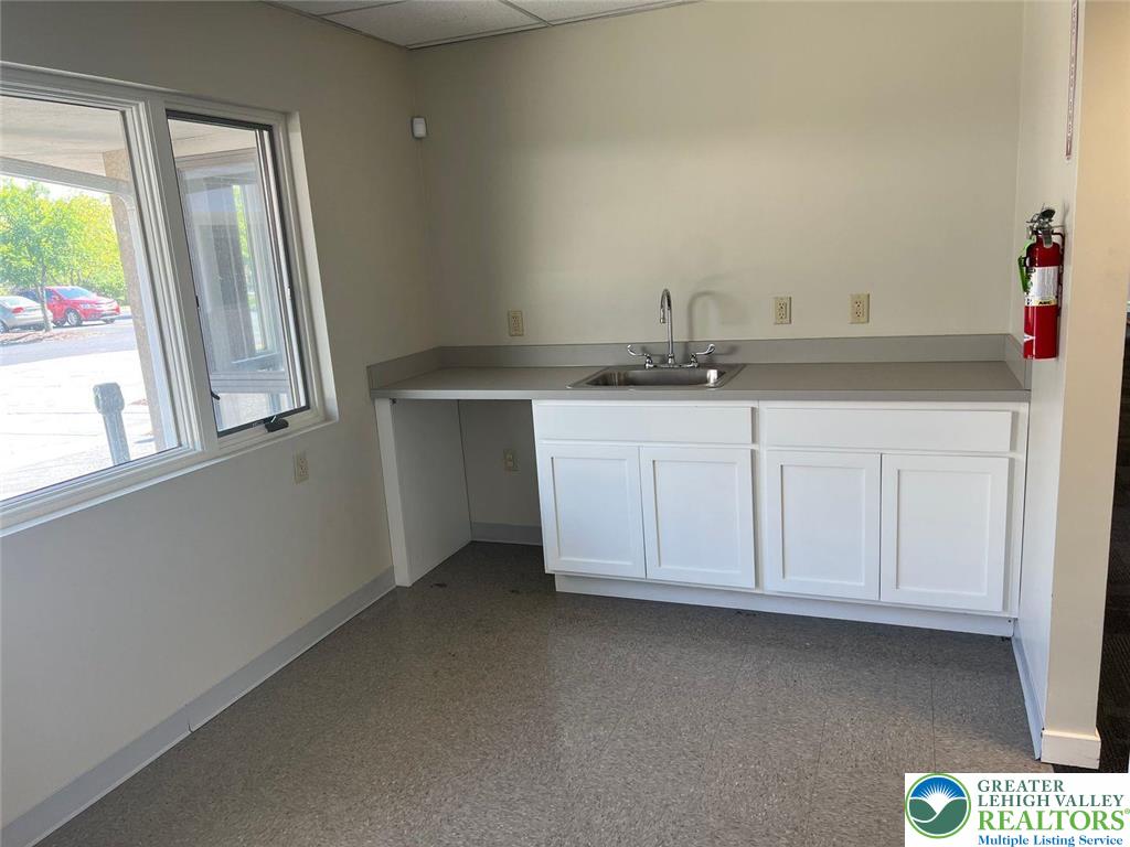 200 Kelly Road B Property Photo 19