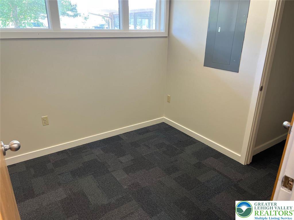 200 Kelly Road B Property Photo 20