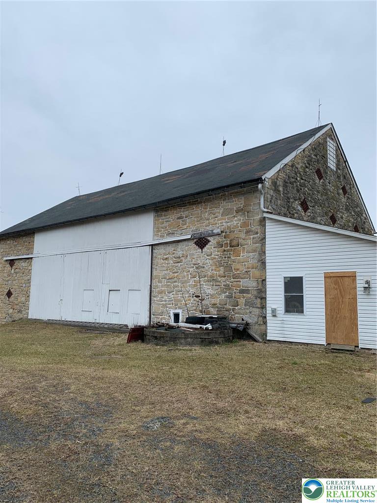 4830 Huckleberry Road Property Photo 4