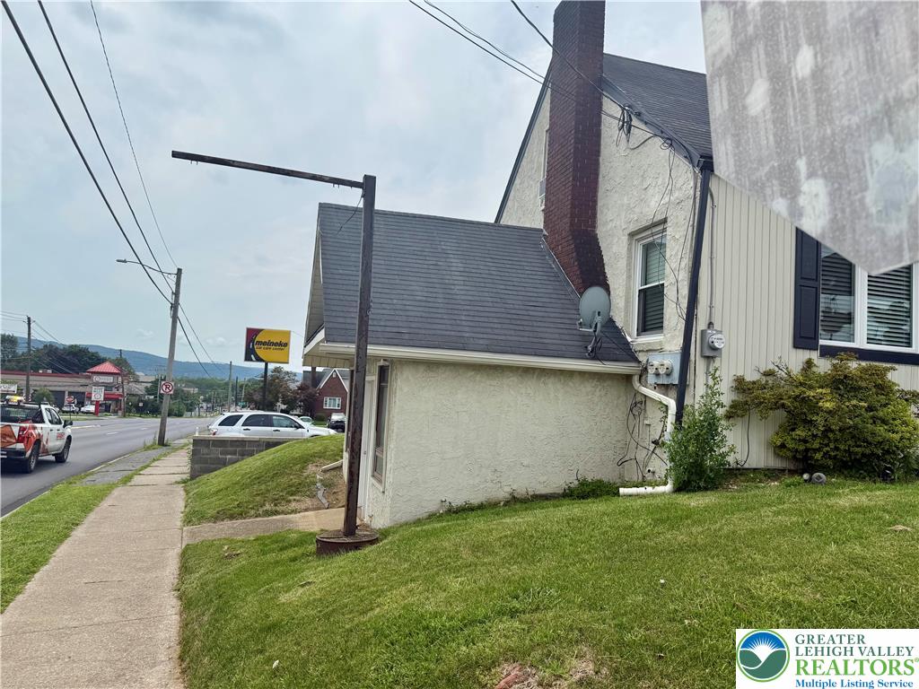 1521 Stefko Boulevard Unit 3 Property Photo 4