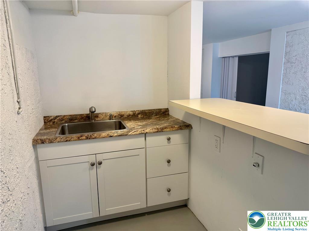 1521 Stefko Boulevard Unit 3 Property Photo 8