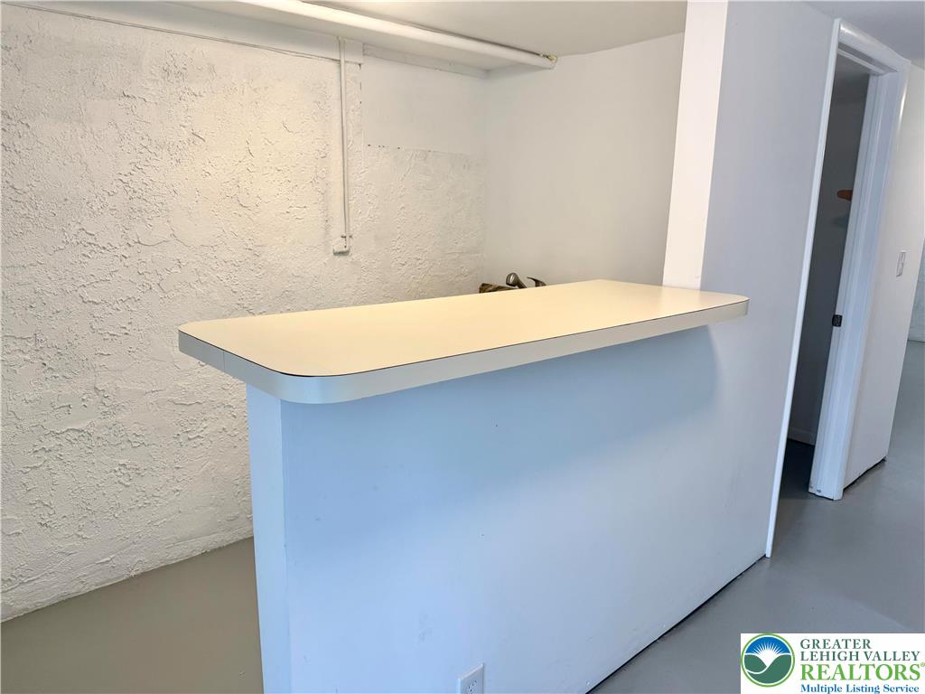 1521 Stefko Boulevard Unit 3 Property Photo 9
