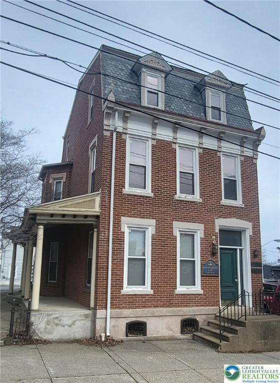441 West Linden Street Property Photo 3